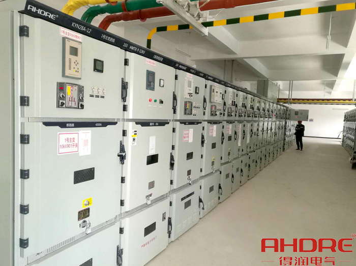 10KV高压柜现场图.jpg 10KV高压柜现场图.jpg