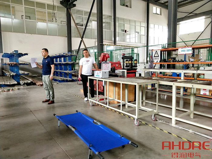 对使用救援工具的现场模拟.jpg 对使用救援工具的现场模拟.jpg