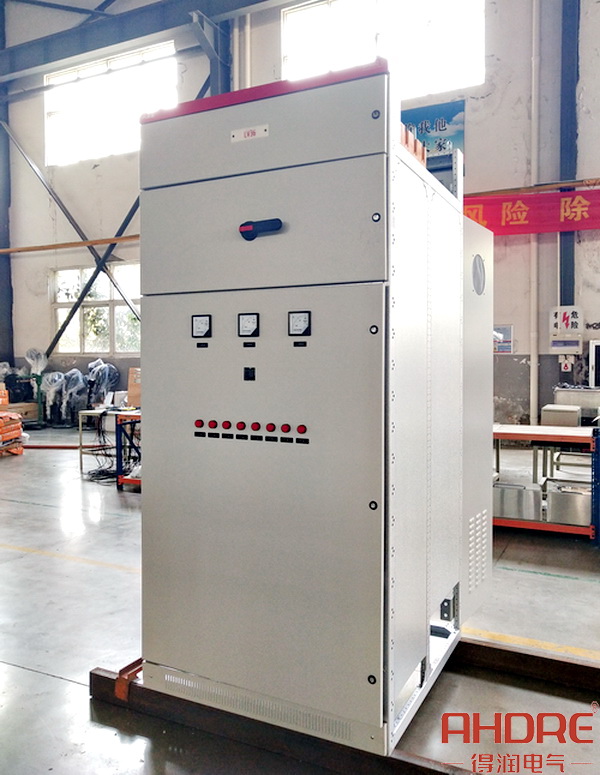 电压电容补偿装置正面图.jpg 电压电容补偿装置正面图.jpg