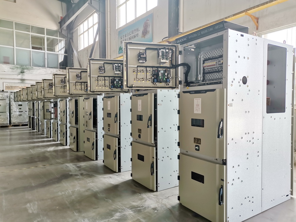 10KV开关柜 KYN28A-12生产车间 得润电气 400-128-7988 10KV开关柜 KYN28A-12生产车间 得润电气 400-128-7988