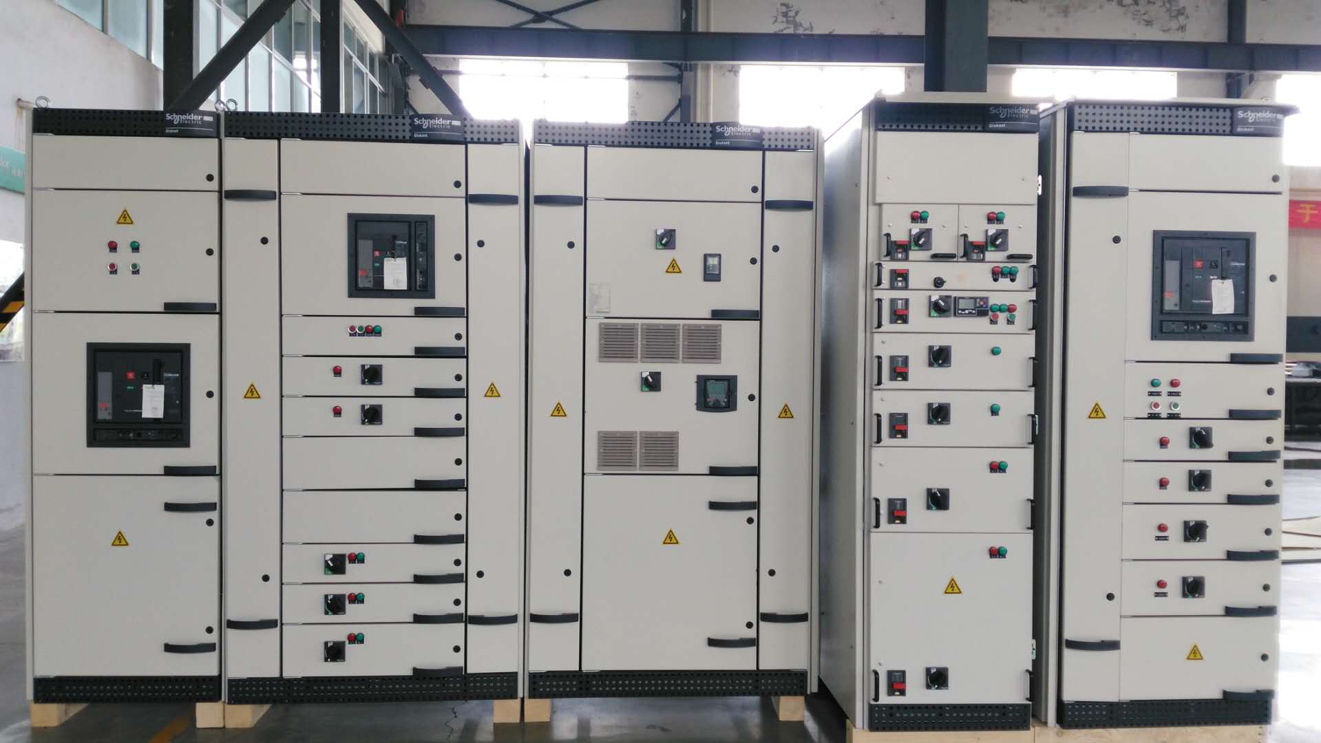 施耐德低压柜,blokset型号 得润电气样柜 施耐德低压柜,blokset型号 得润电气样柜