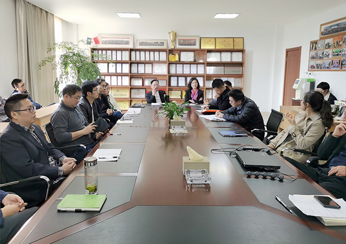 会议交流讨论中.jpg 会议交流讨论中.jpg