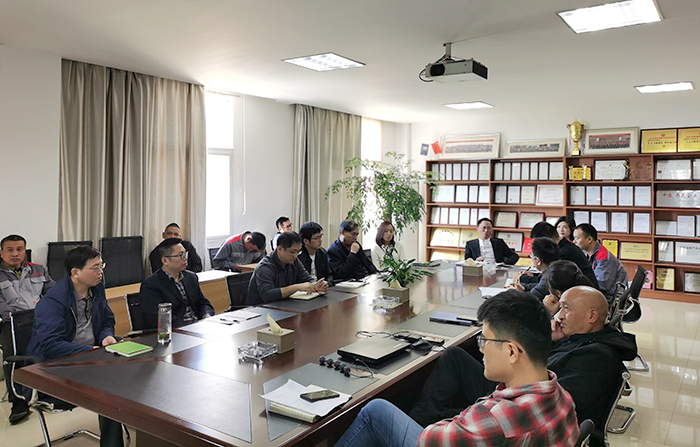 会议讨论中.jpg 会议讨论中.jpg