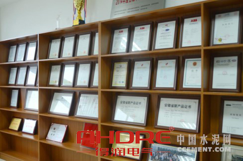 得润电气 电气成套设备生产厂家 咨询热线:4000551777 QQ:3176885416. 得润电气 电气成套设备生产厂家 咨询热线:4000551777 QQ:3176885416.